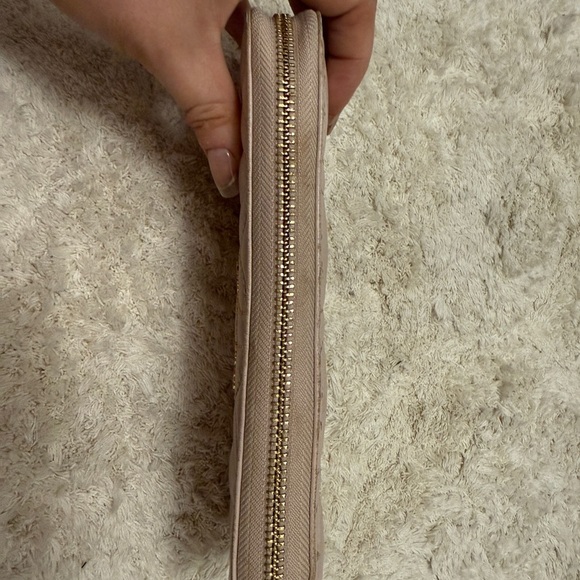 Michael Kors Tan Quilted Wallet - Picture 4 of 14